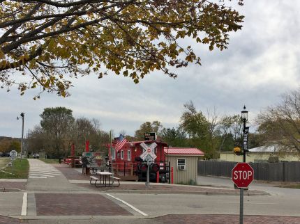 BBQ stand along Fox River Trail