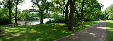 Wide shot of Kankakee Trail