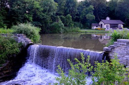 Waterfall near Oak Creek Parkway and Grant Park