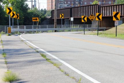 DRP Trail before it passes under tracks and roads in downtown Des Plaines