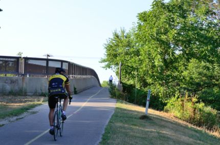 Rider approaching bike path bridge over Lake Ave.